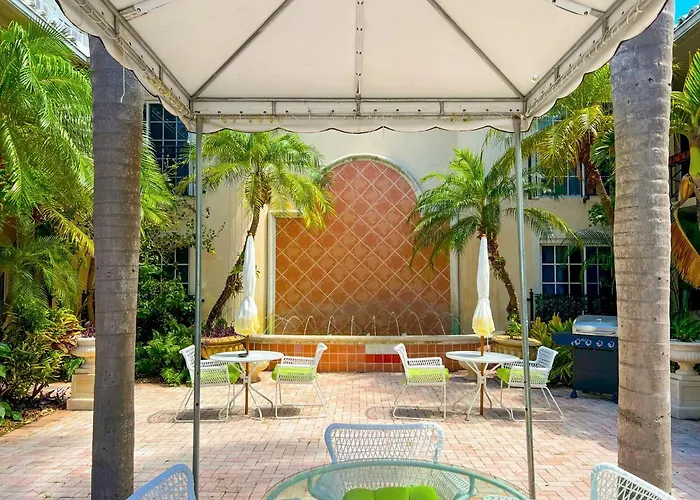 La Casa Hotel
